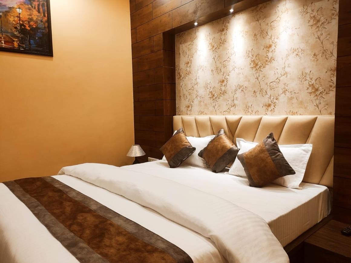 Hotel Friends Palace Tezpur Екстер'єр фото